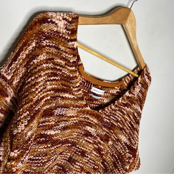Urban Outfitters Earth Tones Chenille Knit Cropped V-Neck Sweater Size Small - Picture 3 of 10